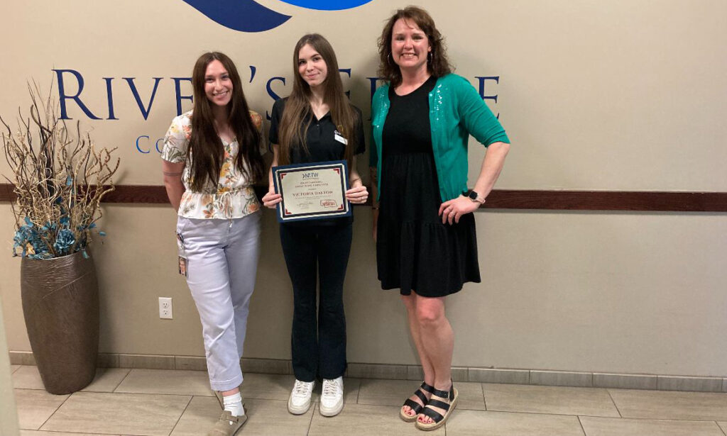 Victoria Dalton wins award